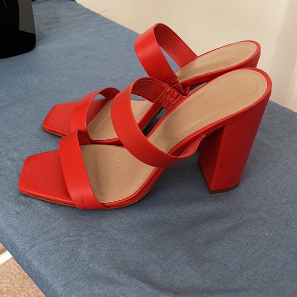 Comfortable block heels. Worn once. Perfect for vacation, pants and dresses - Picture 2 of 2